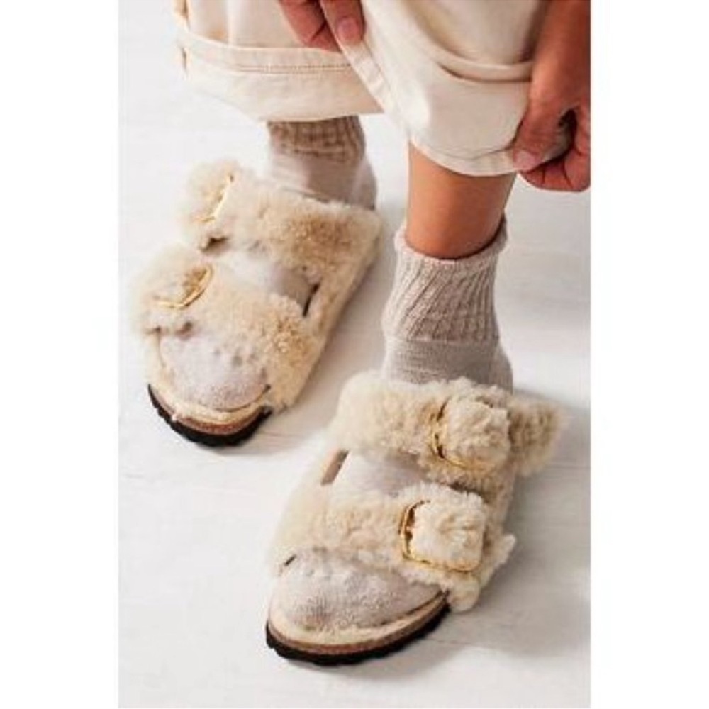 BIRKENSTOCK Arizona Big Buckle Genuine Shearling Slide Sandal in Eggshell‎ Sz 8